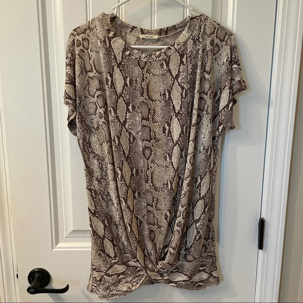 Very nice shirt in great condition worn once